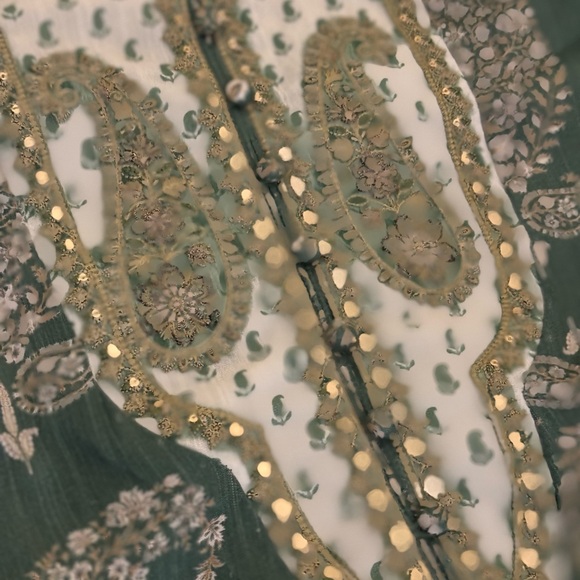 Sold Ethinic 2 pc silk - Picture 6 of 6